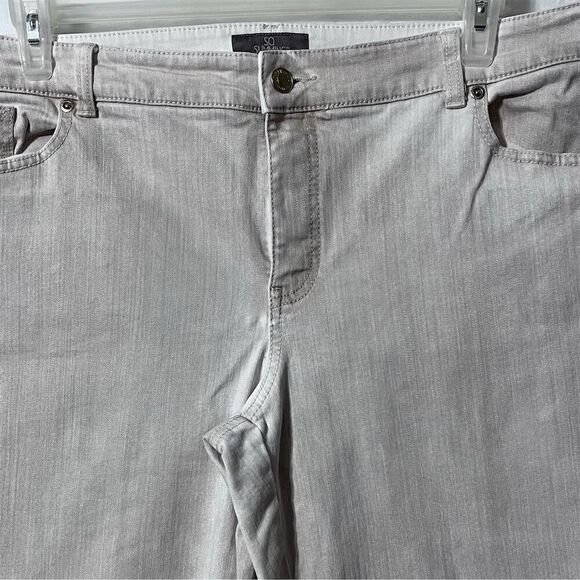 Chico’s So Slimming Beige Stretch Straight Jeans Size 3 (L 16) Regular - Picture 2 of 13